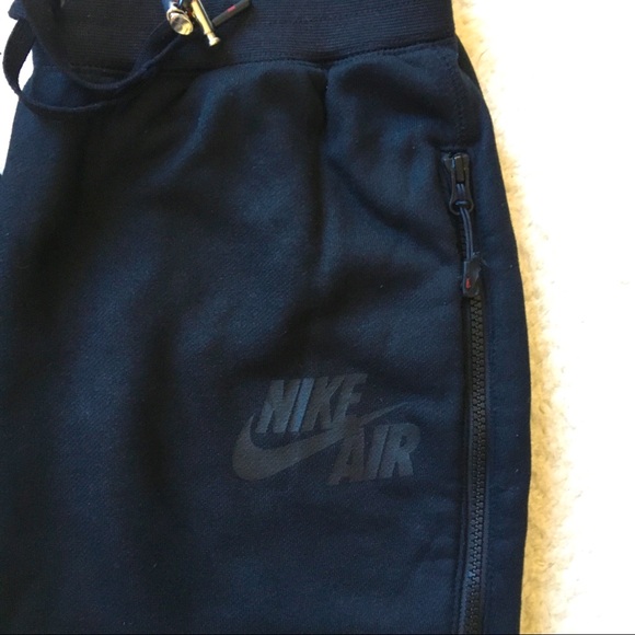 Nike Joggers - Picture 2 of 4